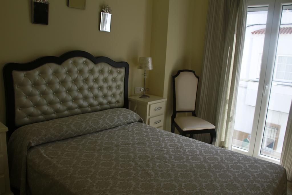Hostal Flor De Lis- Lojo Hotell Conil De La Frontera Exteriör bild