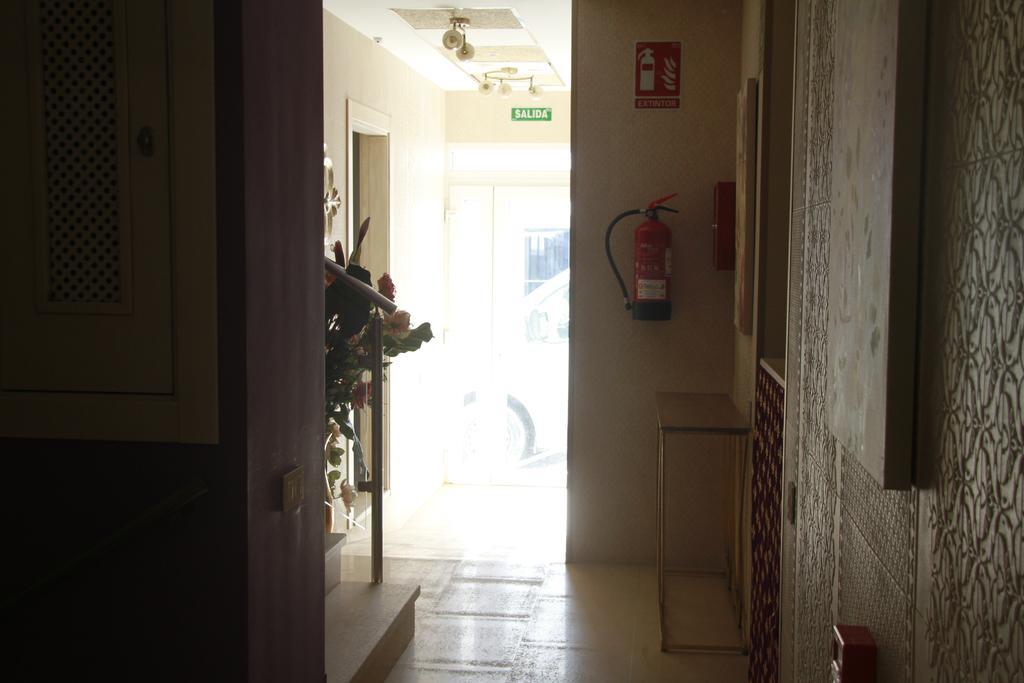 Hostal Flor De Lis- Lojo Hotell Conil De La Frontera Exteriör bild